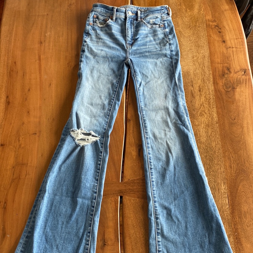 Super cute American Eagle bell bottom flare jeans